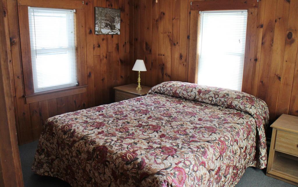 Pine Valley Cabins Thornton Room photo